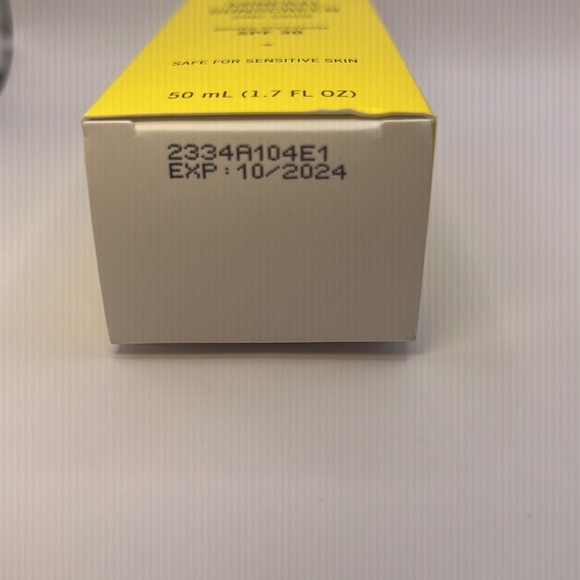 First Aid Beauty MINERAL SUNSCREEN ZINC OXIDE BROAD SPECTRUM SPF 30 - Picture 6 of 6